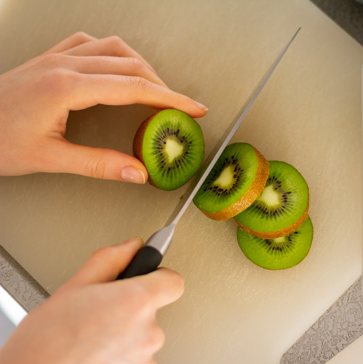 How to Cut a Kiwi | imarku