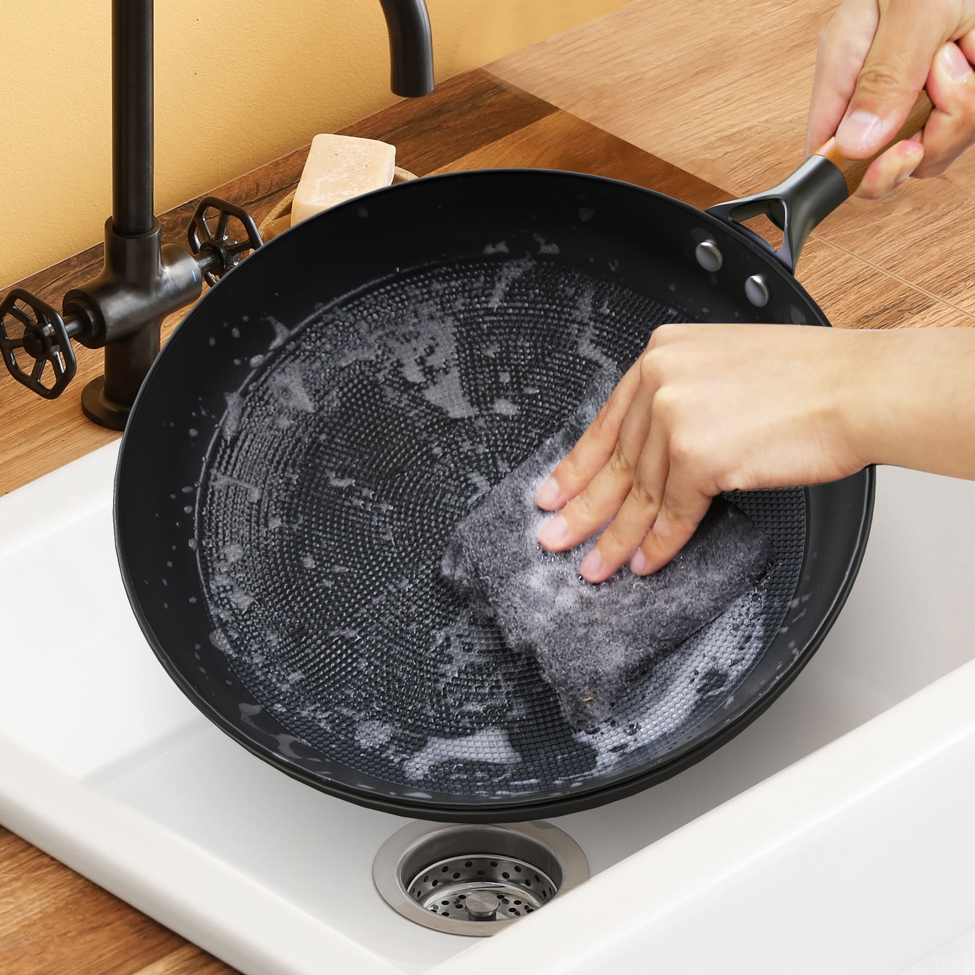 imarku easy to clean cast iron skillet