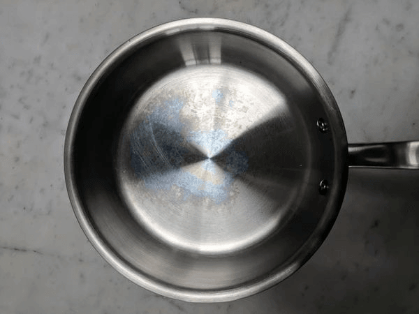A One-minute Trick to Get Rainbow Stains Out of Your Pans - IMARKU