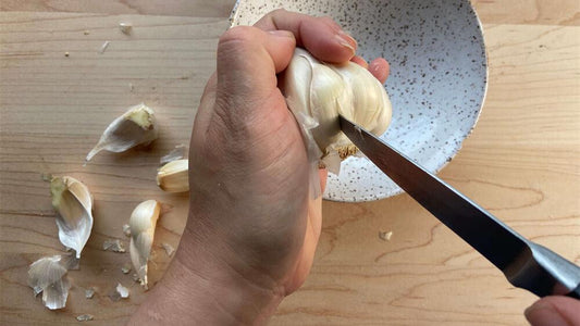 How To Cut Garlic: The Ultimate Guide - IMARKU