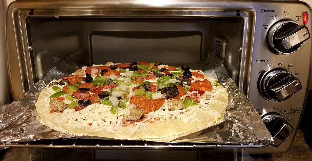 3 Easy Ways to Reheat Frozen Pizza - IMARKU