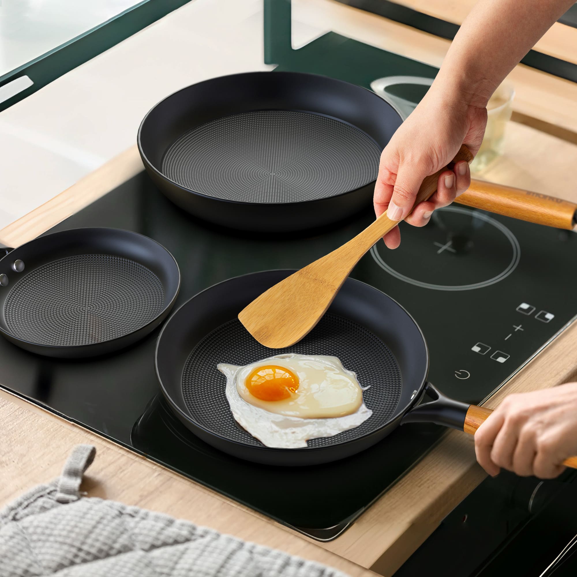 Cast Iron Non Stick Pans 3-Piece Skillets with Detachable Wooden Handles